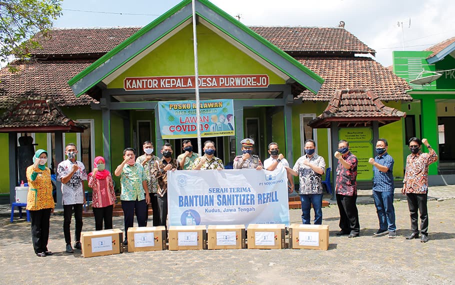 Bagi Ribuan Liter Cairan Antiseptik Isi Ulang Menjelang Hari Raya