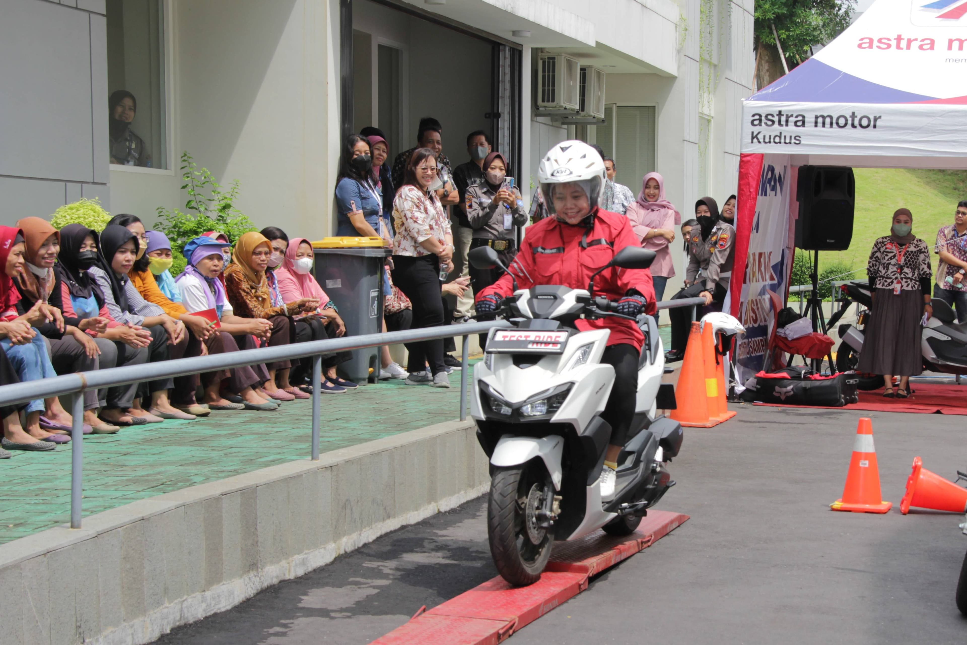 Pelatihan Safety Riding dalam Upaya Menurunkan Tingkat Kecelakaan Berkendara